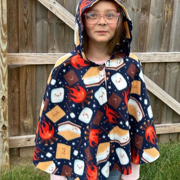Cape With Slouchy Hood Youth One Size Fits Most Ages 6-10 S’mores Campfire Camp - Picture 3 of 3